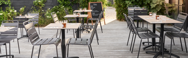 table et chaises style bistrot