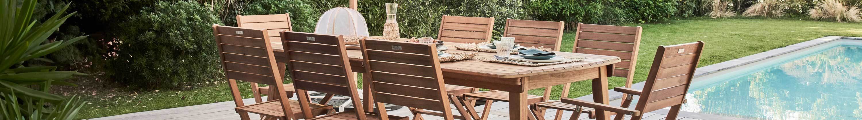 table et chaises de jardin en bois