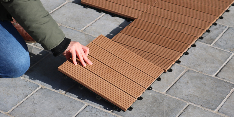 Dalle de terrasse clipsable en bois