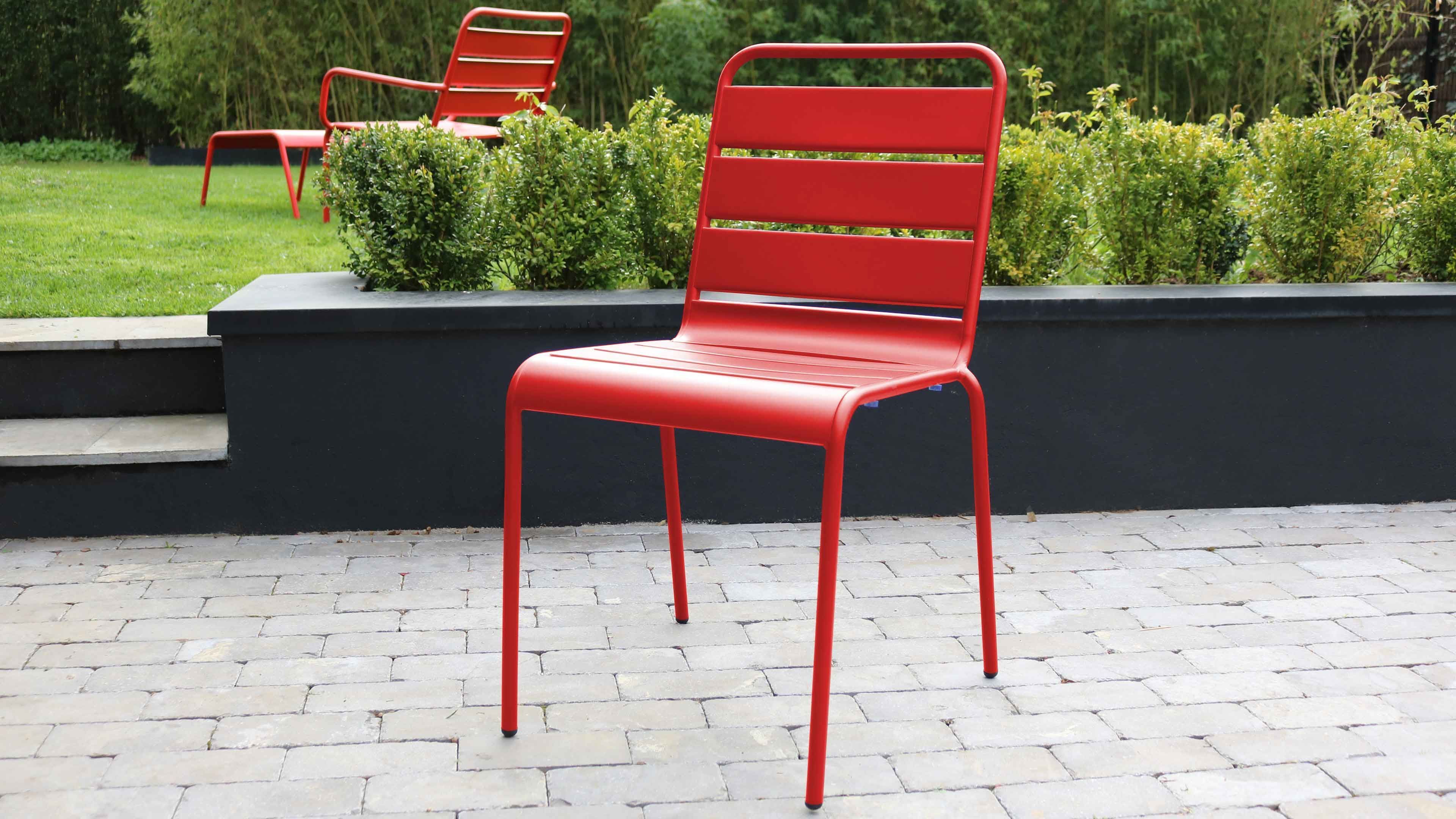 Salon de jardin  le rouge nous inspire pour un extérieur coloré  Oviala