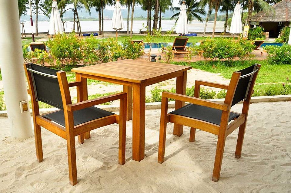Table et chaise de jardin en bois  Modèles et avantages  Oviala